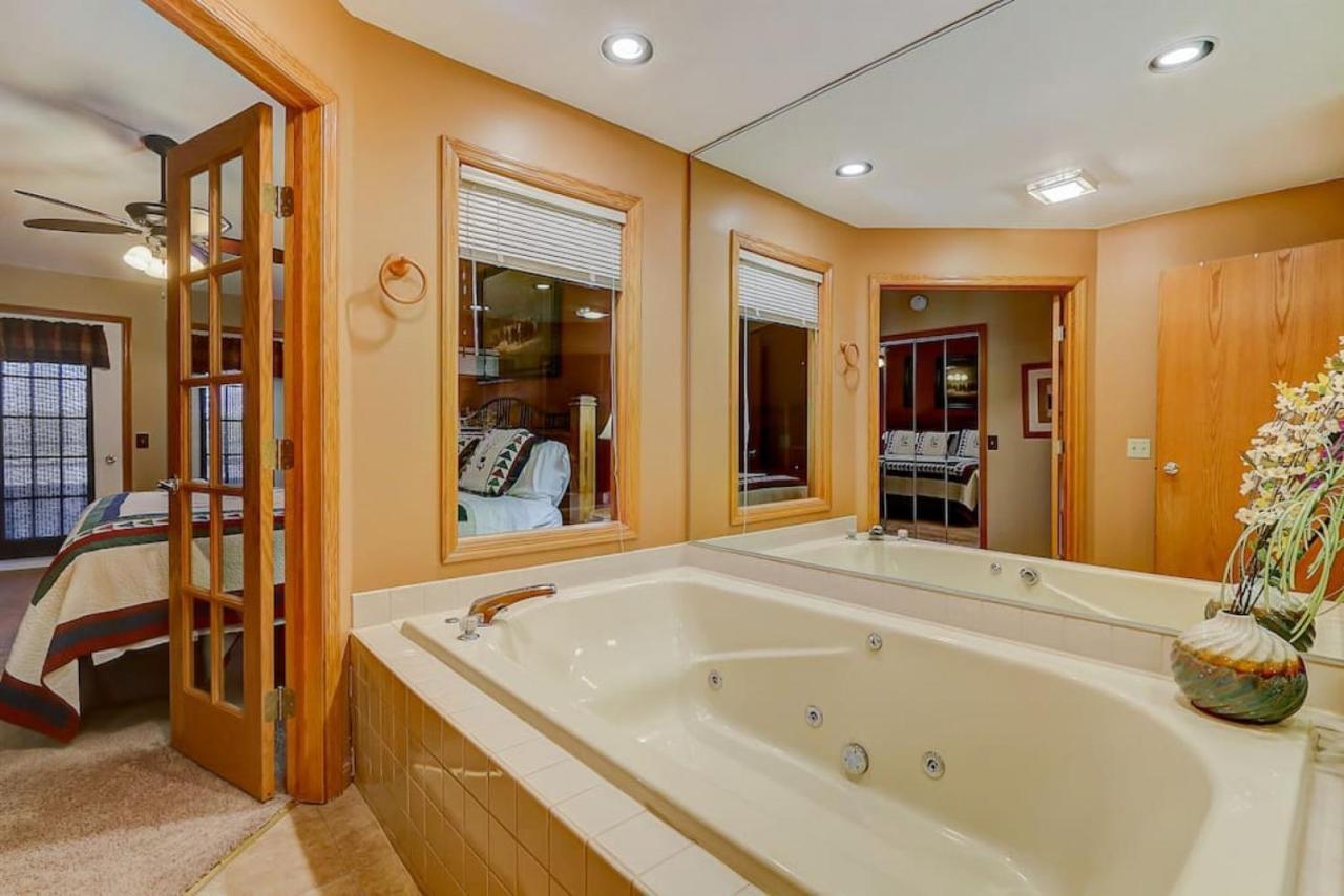 Brown Family Condo For Families Golf Trips And Girls Getaways Висконсин Делс Экстерьер фото